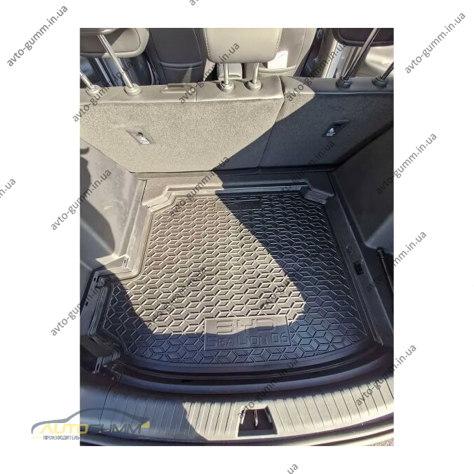 Автомобильный коврик в багажник BYD Sea Lion 06 2025- нижняя полка №1 (AVTO-Gumm)