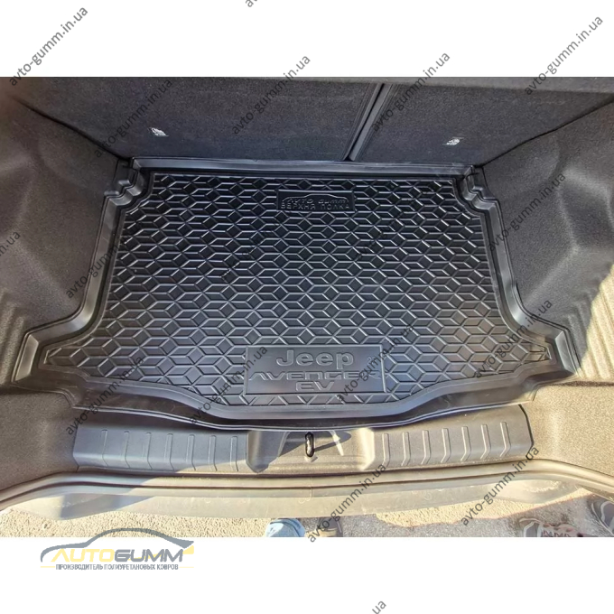 Коврик в багажник Jeep Avenger EV 2023- верхняя полка резиновый, чёрный (AVTO-Gumm)