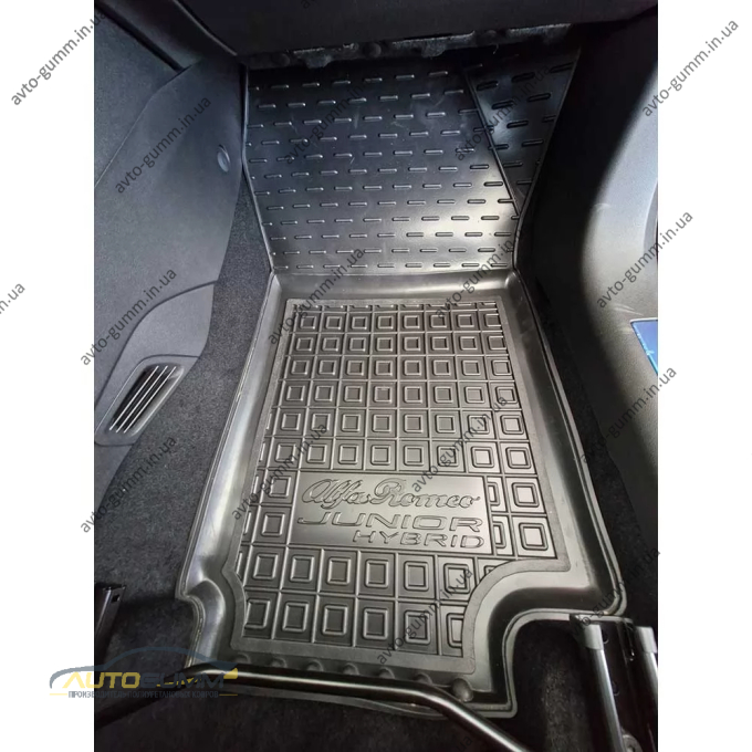 Коврики в салон Alfa Romeo Junior 2025- гибрид резиновые, чёрные (AVTO-Gumm)