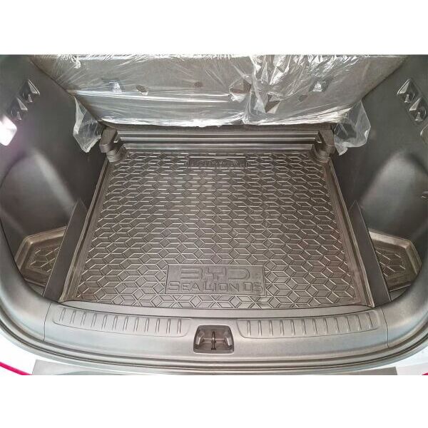 Автомобильный коврик в багажник BYD Sea Lion 05 2025- нижняя полка №1 (AVTO-Gumm)