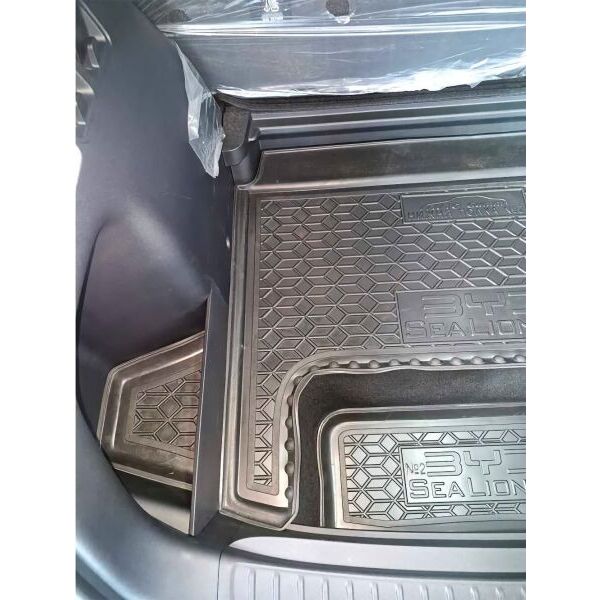 Автомобильный коврик в багажник BYD Sea Lion 05 2025- нижняя полка №2 (AVTO-Gumm)