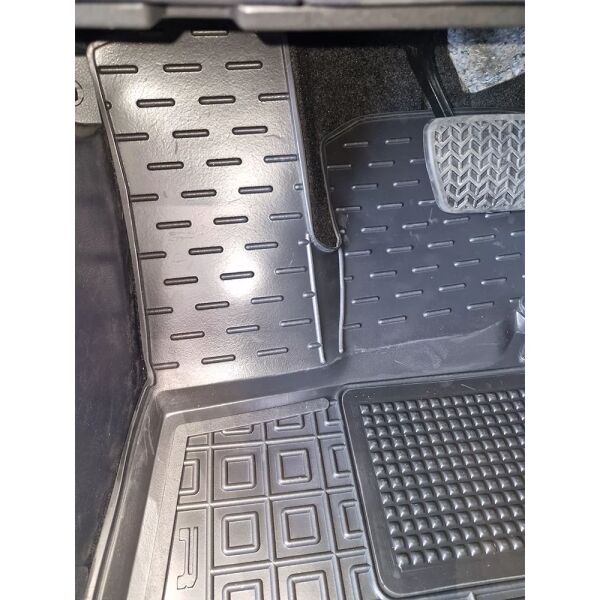 Коврики в салон Toyota RAV4 2026- резиновые, чёрные (AVTO-Gumm)