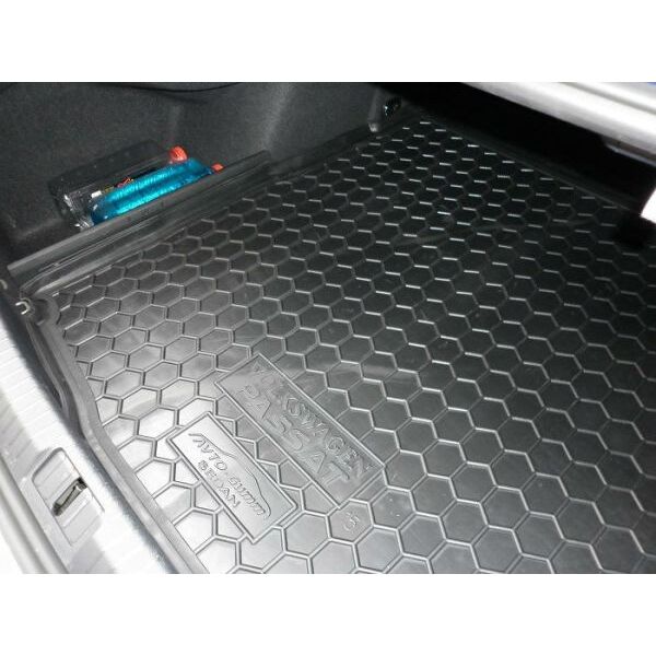 Автомобільний килимок в багажник Volkswagen Passat B8 2015- (Sedan) (Avto-Gumm)