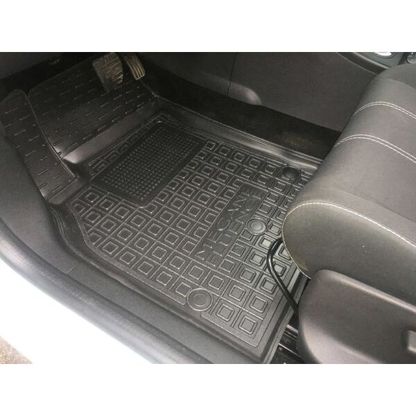 Передні килимки в автомобіль Renault Fluence 09-/Megane 3 Universal 09- (Avto-Gumm)