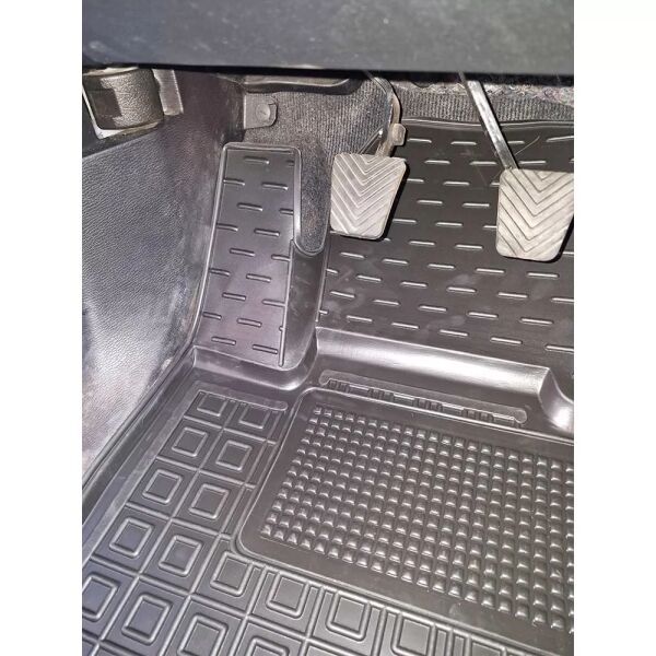 Коврики в салон Mitsubishi L200 2024- Invite резиновые, чёрные (AVTO-Gumm)