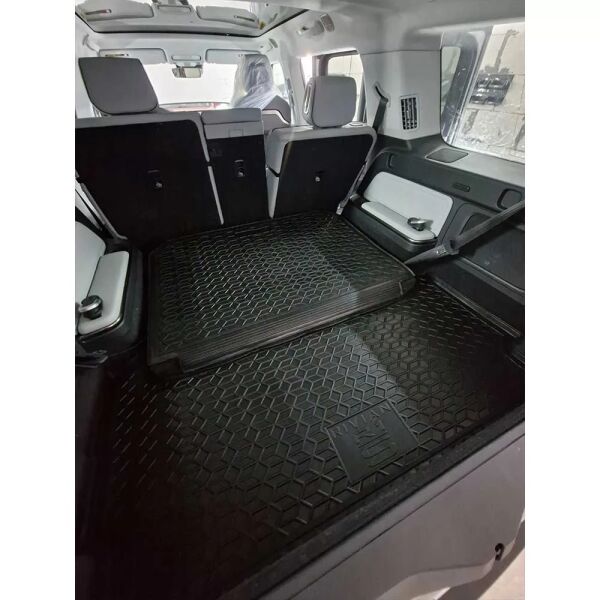 Коврик в багажник Rivian R1S 2022- задний резиновый, чёрный (AVTO-Gumm)
