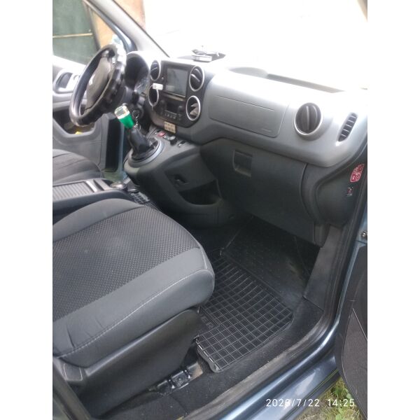 Автомобильные коврики в салон Citroen Berlingo 08-/Peugeot Partner 08- с подлокотником (Avto-Gumm)