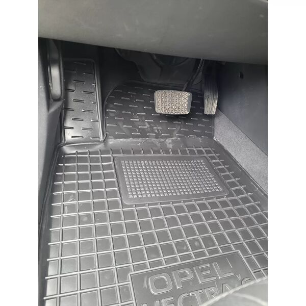 Коврики в салон Opel Vectra C 2002- седан/хэтчбек резиновые, чёрные (AVTO-Gumm)
