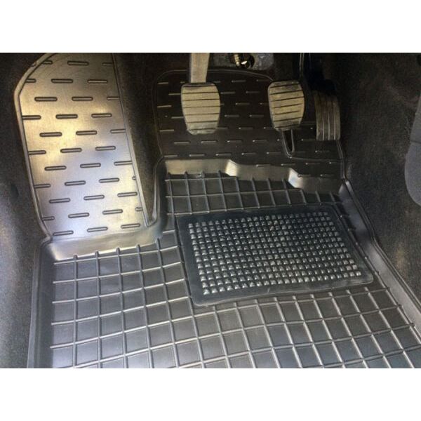 Передні килимки в автомобіль Renault Logan 2013- (Avto-Gumm)