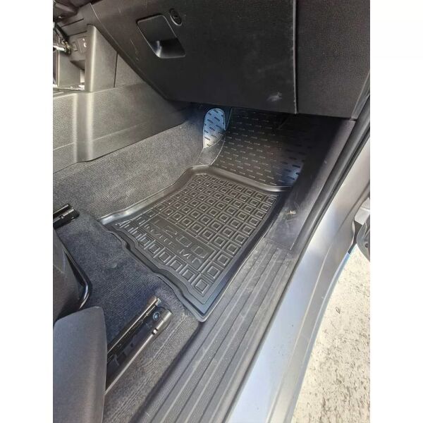 Коврики в салон Mitsubishi L200 2024- Invite резиновые, чёрные (AVTO-Gumm)